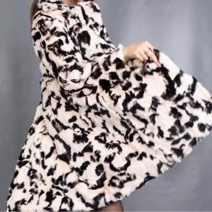 Beautiful Rex Chinchilla Fur. Will fit a size 4,6, 8. NWT